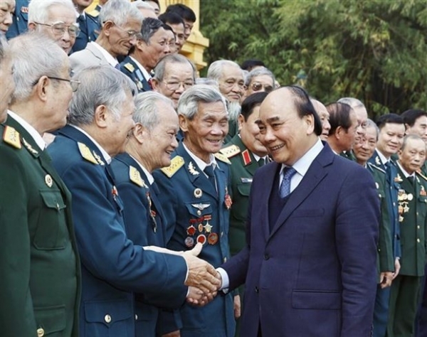 President meets war veterans of Dien Bien Phu in the Air victory
