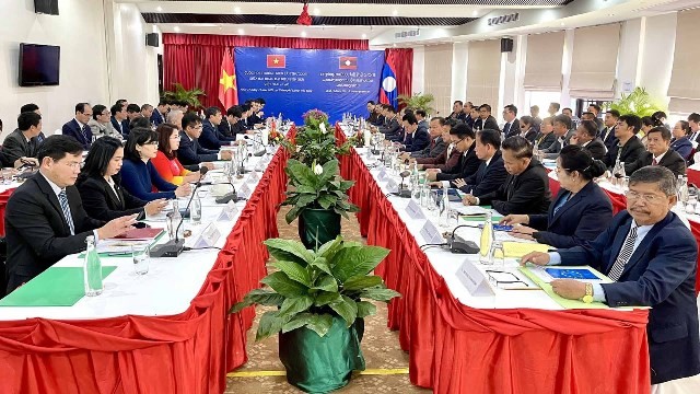 Vietnamese, Lao border delegations convene 32nd meeting