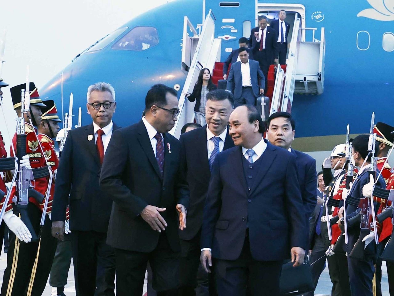 President Nguyen Xuan Phuc arrives in Jakarta, begins State visit to Indonesia