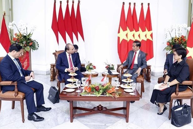 President Nguyen Xuan Phuc,  Indonesian President Joko Widodo witness signing agreements