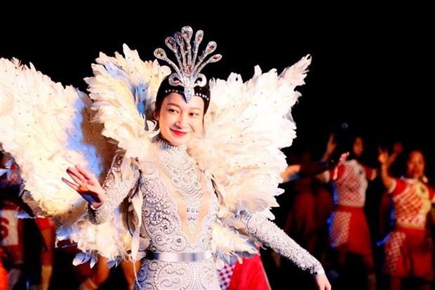 An artist performing at the Ha Long Winter Carnival 2022. (Source: VNA)