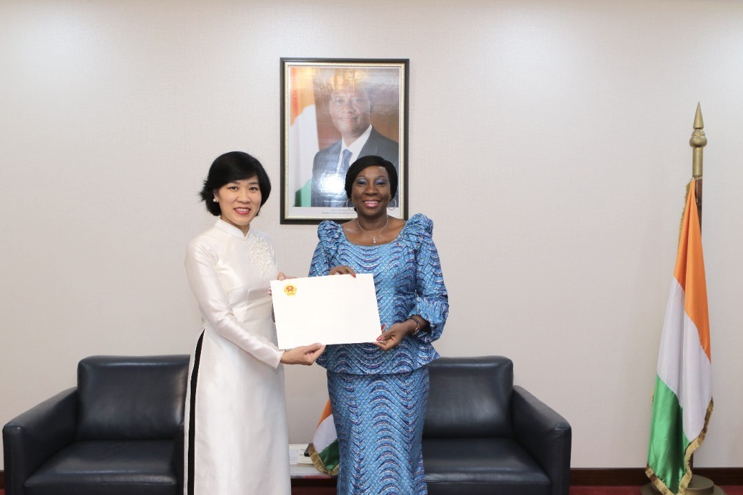 President of Cote d’Ivoire receives Vietnamese Ambassador to present letter of credentials President of Cote d’Ivoire receives Vietnamese Ambassador to present letter of credentials