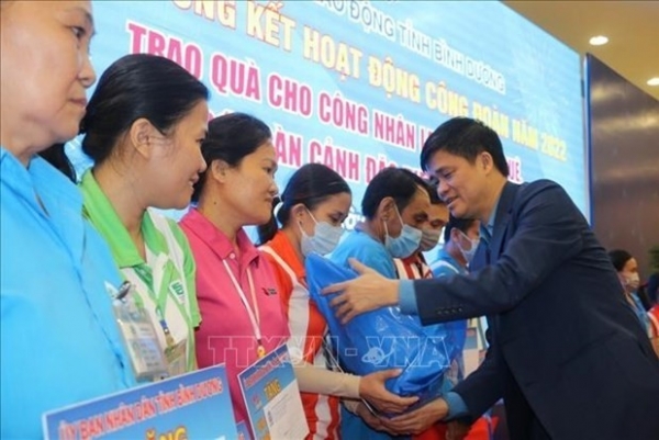 Support disadvantaged workers in Binh Duong to return home for Lunar New Year Tet