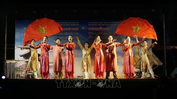 Art performance programme highlights  Vietnam - Laos solidarity in Vientiane