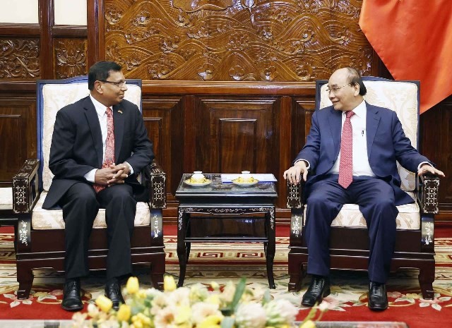 President receives outgoing Ambassadors of Sri Lanka, Cambodia