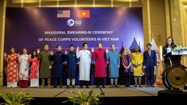 The first US Peace Corps volunteers take oaths in Hanoi