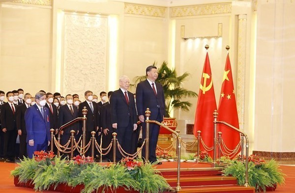 Party General Secretary Nguyen Phu Trong and President of China Xi Jinping (right, first row) at the welcome ceremony in Beijing on October 31. (Photo: VNA)