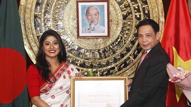Three Bangladeshis awarded for promoting relations with Vietnam