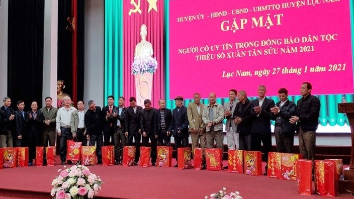 Bac Giang promotes the role of reputable people among ethnic minorities