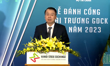 Deputy Minister of Finance Nguyen Duc Chi speaks at the ceremony on January 3. (Photo: VNA)