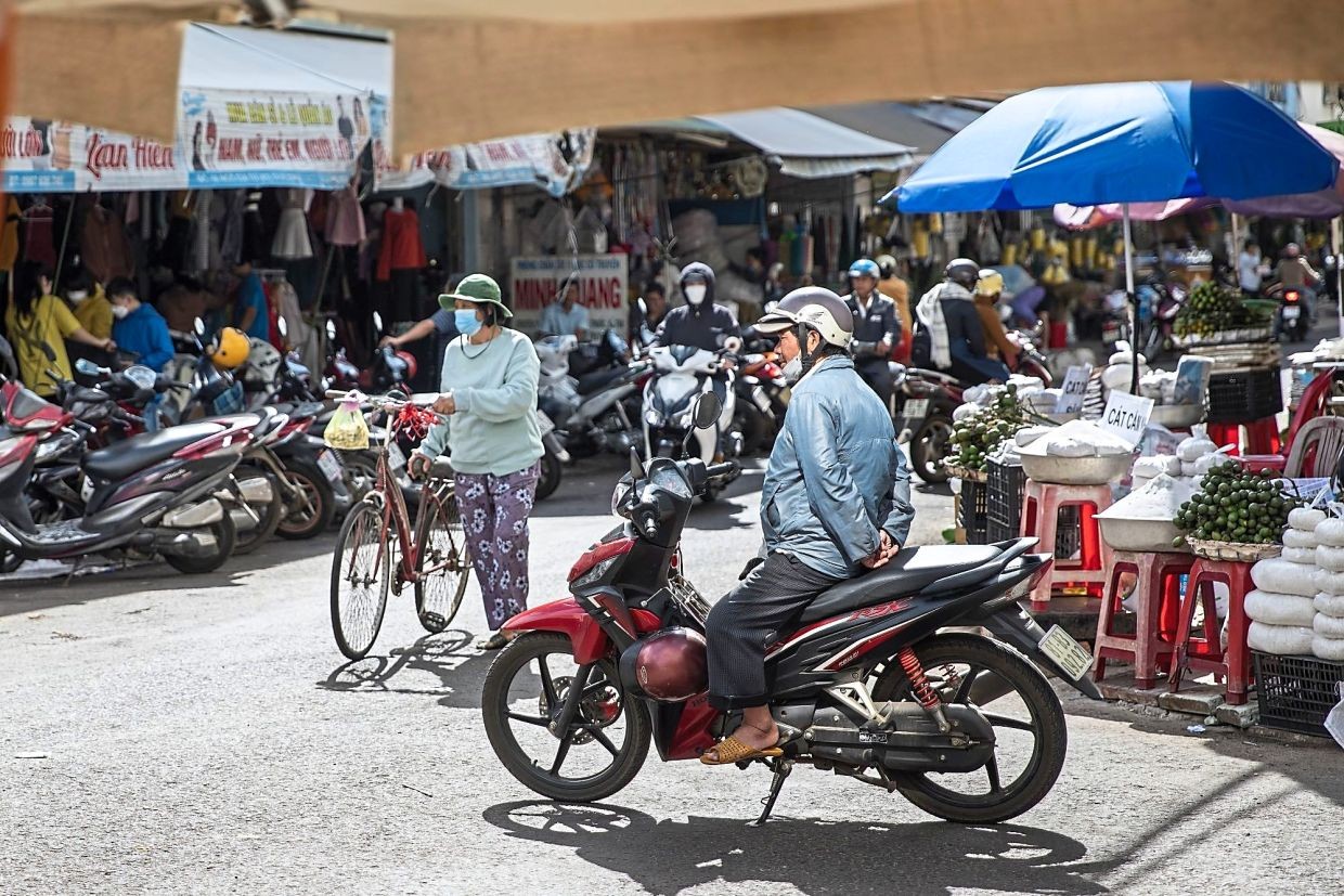 People at a market in Pleiku, Vietnam. The ministry will focus on accelerating and transforming the country’s economic structure, renew its growth model, and improve on policies. - Bloomberg
