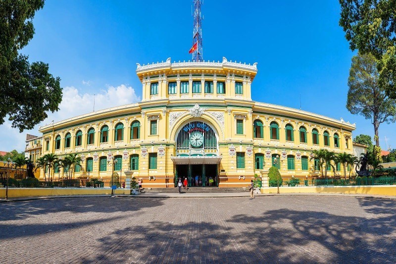 The Central Post Office is one of the most beautiful preserved remnants of French colonial rule in Ho Chi Minh City. It is considered the most magnificent post office in Southeast Asia, and has become a popular destination for domestic and international tourists. (Photo: VNA)