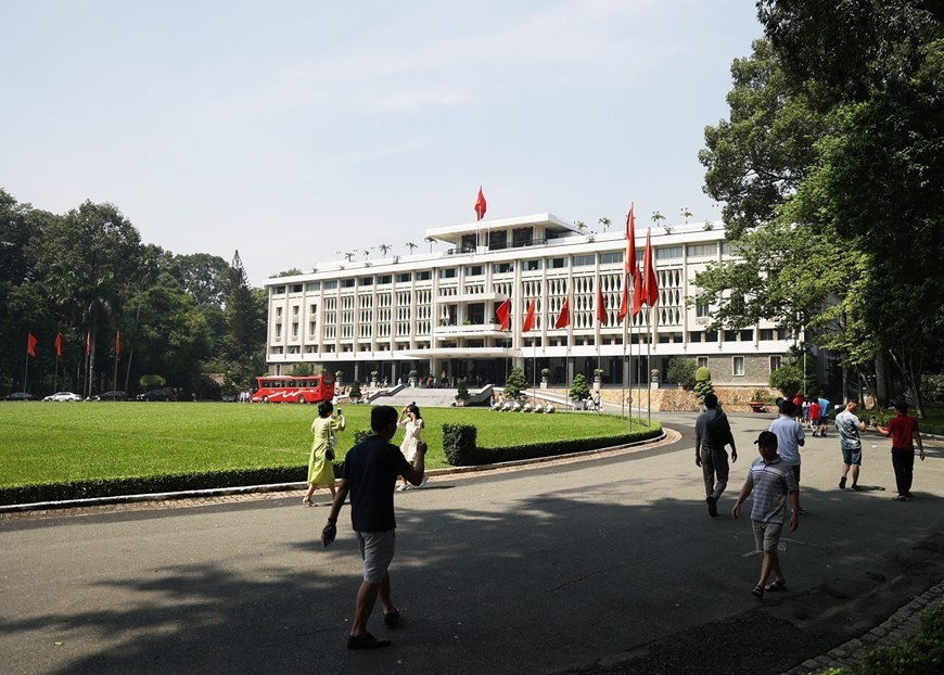 Visitors to the Independence Palace. (Photo: VNA)