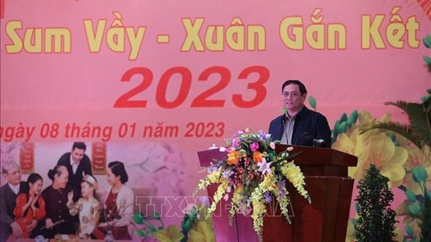 Prime Minister conveys New Year wishes to workers in Phu Yen