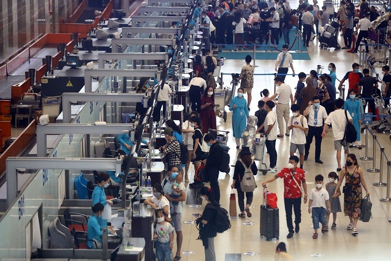 Hành khách qua Cảng hàng không quốc tế Nội Bài tăng trong tầm kiểm soát. (Nguồn: NIA)