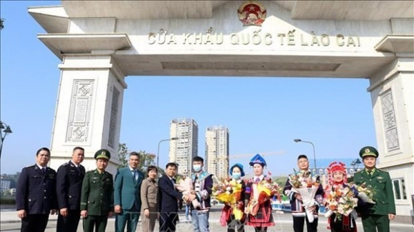 Lao Cai resumes travel through border gate with China
