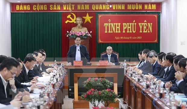 President Nguyen Xuan Phuc meets retired leaders of central localities