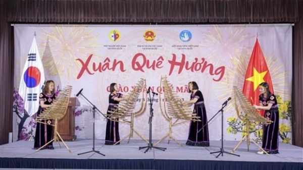 Vietnamese people in RoK, Canada celebrate Tet