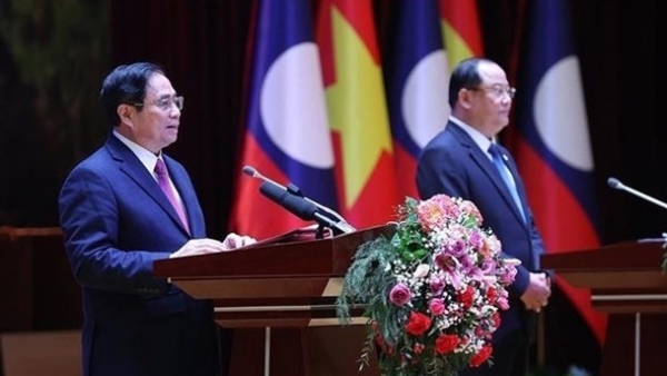 Vietnamese, Lao Prime Ministers chair ceremony concluding Solidarity and Friendship Year 2022