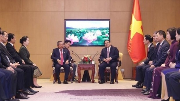 Prime Minister receives Chairman of Laos - Vietnam Friendship Association