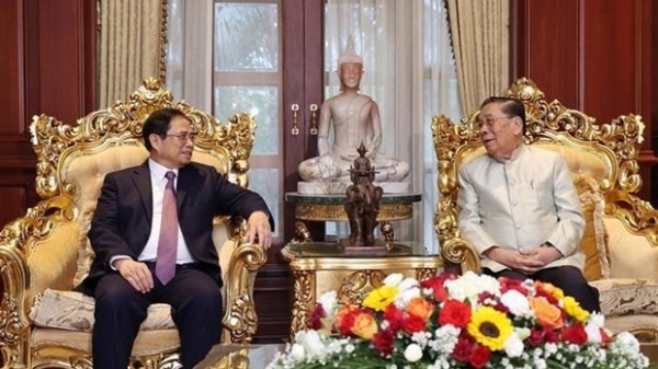 Prime Minister Pham Minh Chinh visits former leaders of Laos