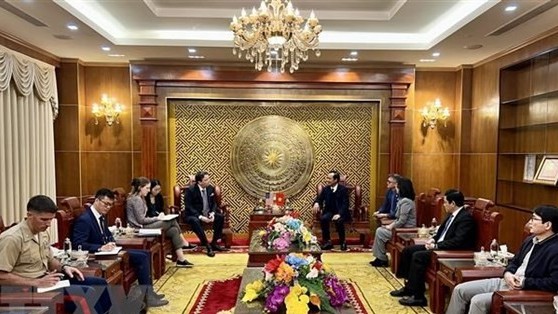 US Ambassador Marc E. Knapper visits Quang Tri, discusses war aftermath alleviation