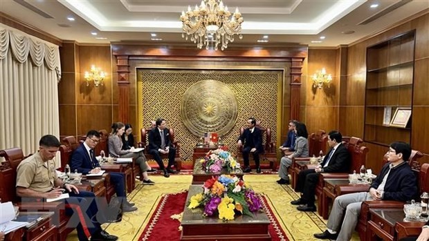 US Ambassador Marc E. Knapper visits Quang Tri, discusses war aftermath alleviation