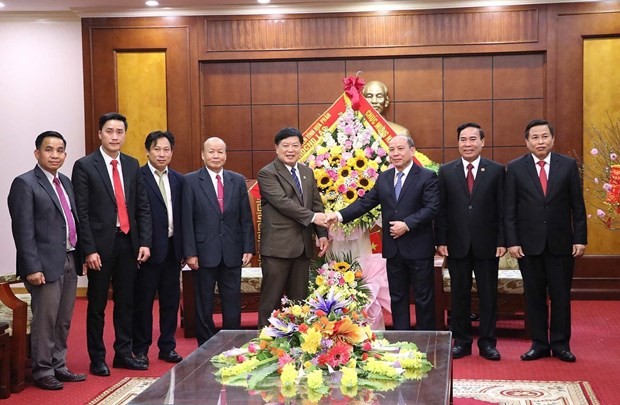 Houaphanh province of Laos offers Tet greetings to Hoa Binh province Houaphanh province of Laos offers Tet greetings to Hoa Binh province