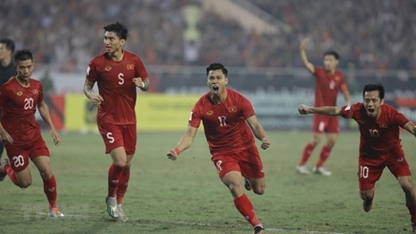 Vietnam keep AFF Cup title hope with late goal against Thailand in final