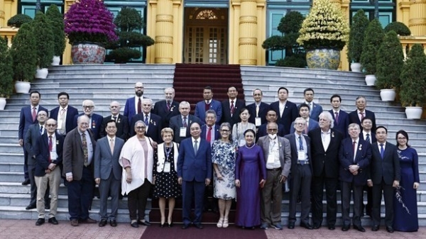President Nguyen Xuan Phuc hosts international guests on occasion of 50th anniversary of Paris Peace Accords