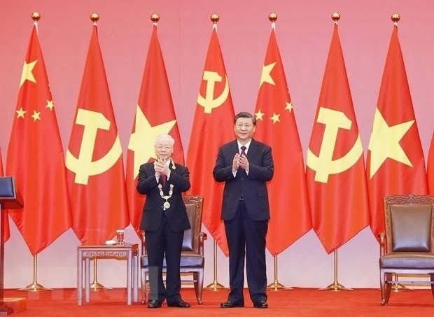 Vietnamese Party General Secretary Nguyen Phu Trong (L) and Chinese Party General Secretary and President Xi Jinping. (Source: VNA)