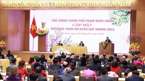 Prime Minister calls for OV's efforts to bring Vietnam, world closer