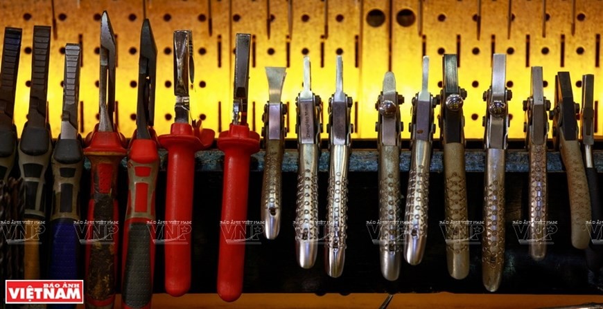 Khang repair tools. (Photo: VNP/VNA)