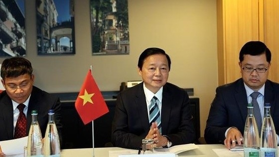 Deputy Prime Minister Tran Hong Ha has talks with Swiss Federal Councillor