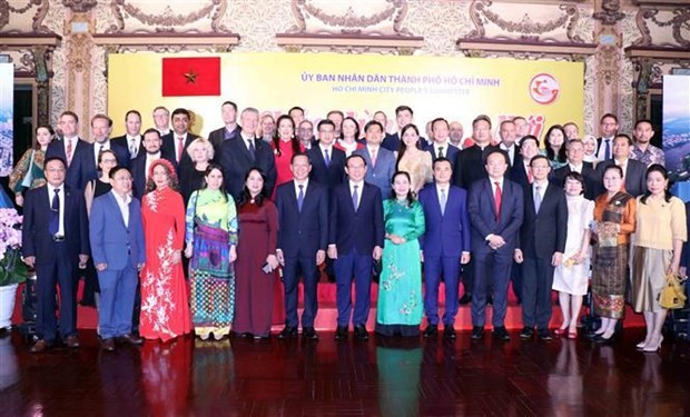 Ho Chi Minh City leaders meets diplomatic corps, foreign businesses