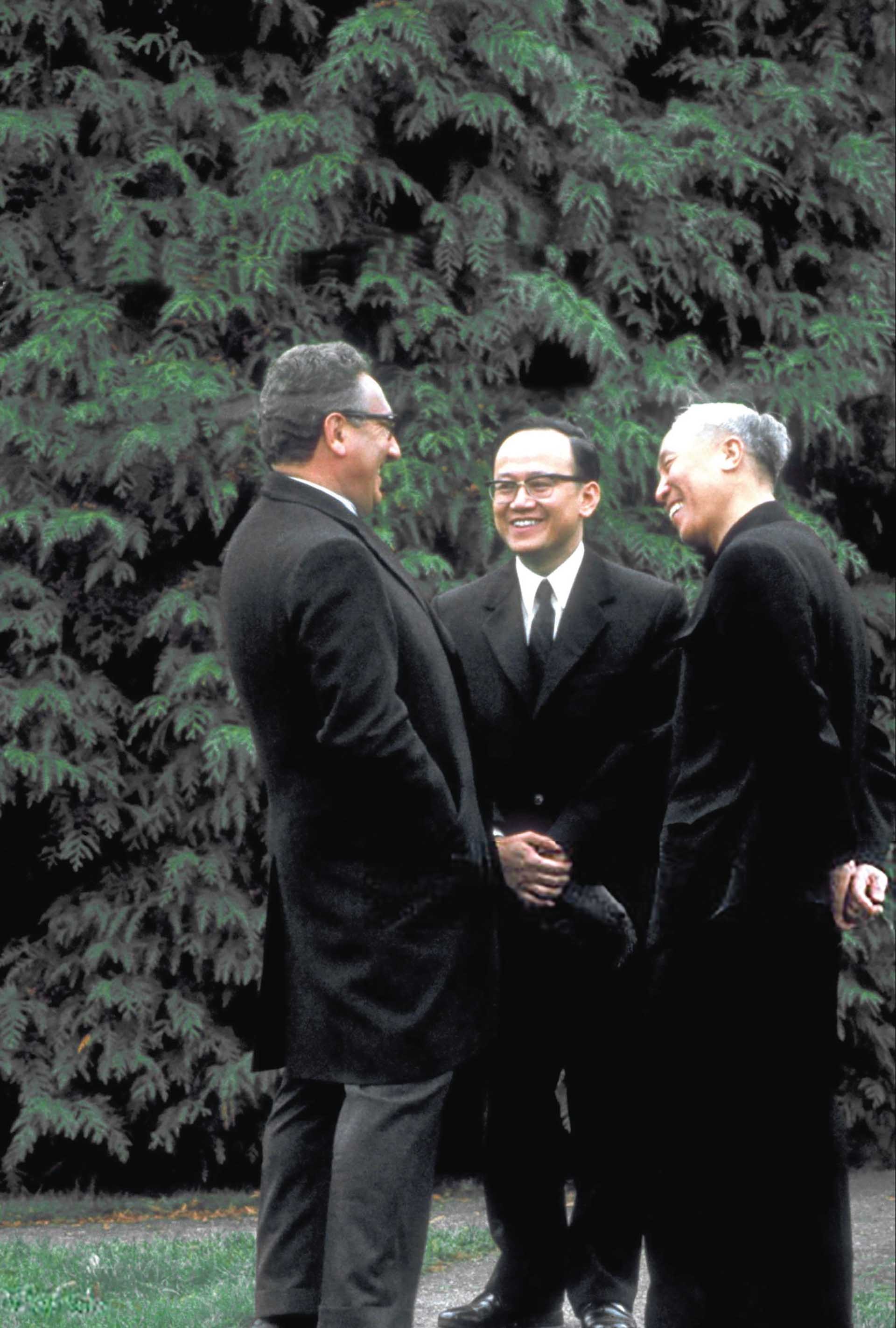 The Interpreter of the Paris Peace Talks - A silent journey at the heart of history