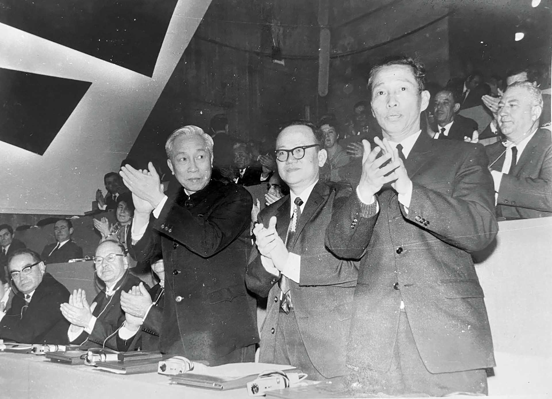 The Interpreter of the Paris Peace Talks - A silent journey at the heart of history