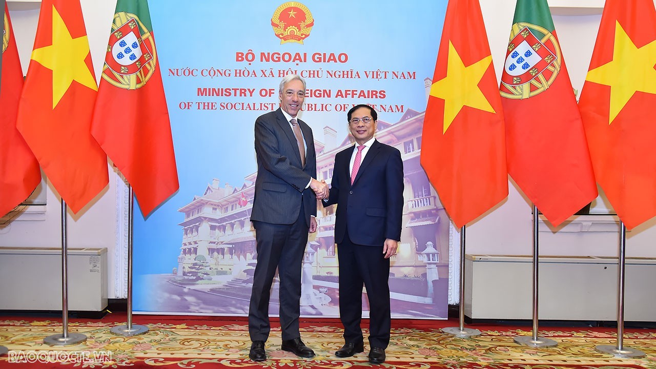 Vietnamese, Portuguese Foreign Ministers hold talks in Hanoi