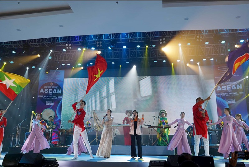 Nghệ sĩ C asean Consonant tỏa sáng tại Liên hoan Âm nhạc ASEAN 2022