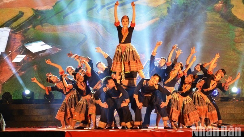 Lao Cai hosts cultural festival to promote Vietnam-China ties