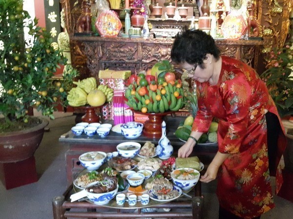 A tray of traditional Lunar New Year dishes offered to ancestors in a family in Hanoi (Photo: VNA)