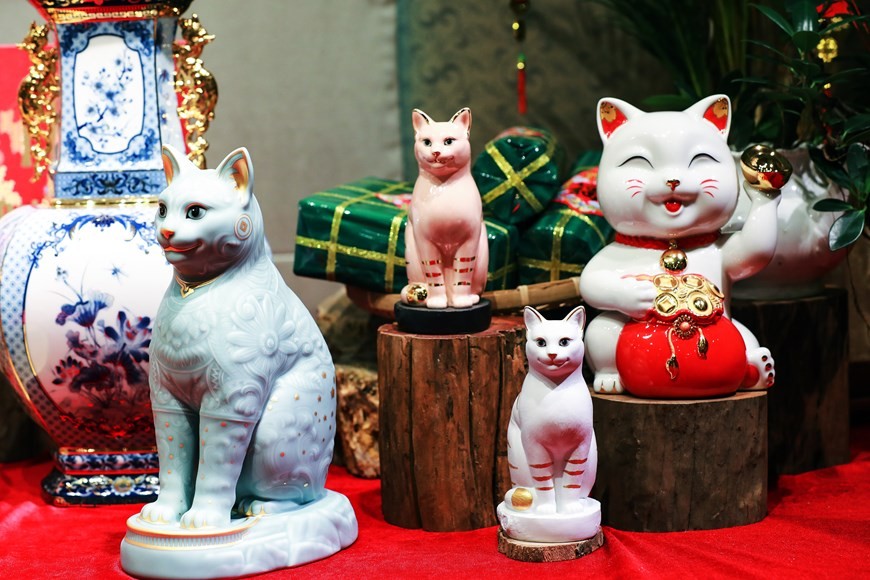 The collection of ceramic cats is a unique gift during the traditional Lunar New Year holiday, or Tet. (Photo: VNP)