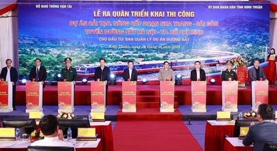 Prime Minister Pham Minh Chinh stresses importance of rail transport