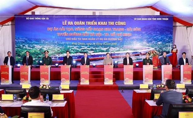 Prime Minister Pham Minh Chinh stresses importance of rail transport