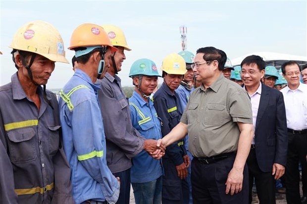 Prime Minister Pham Minh Chinh inspects key transport project in Mekong Delta