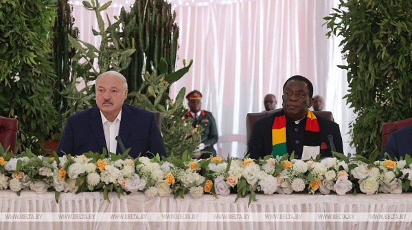 Tổng thống Belarus đến Mozambique