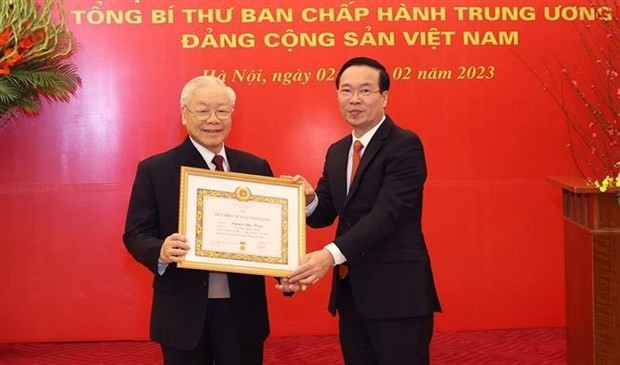 General Secretary Nguyen Phu Trong receives 55-year Party membership badge