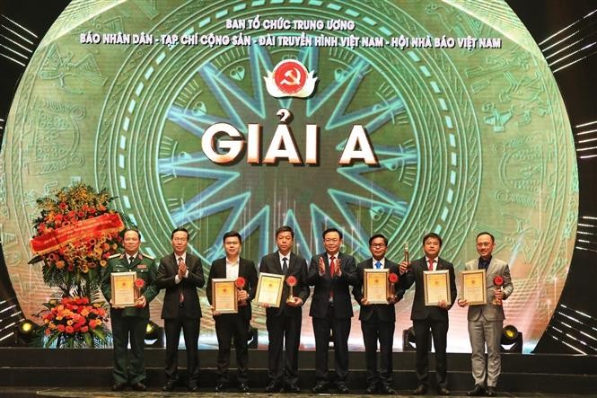 Seventh National Press Awards on Party Building presented. (Photo: VNA)
