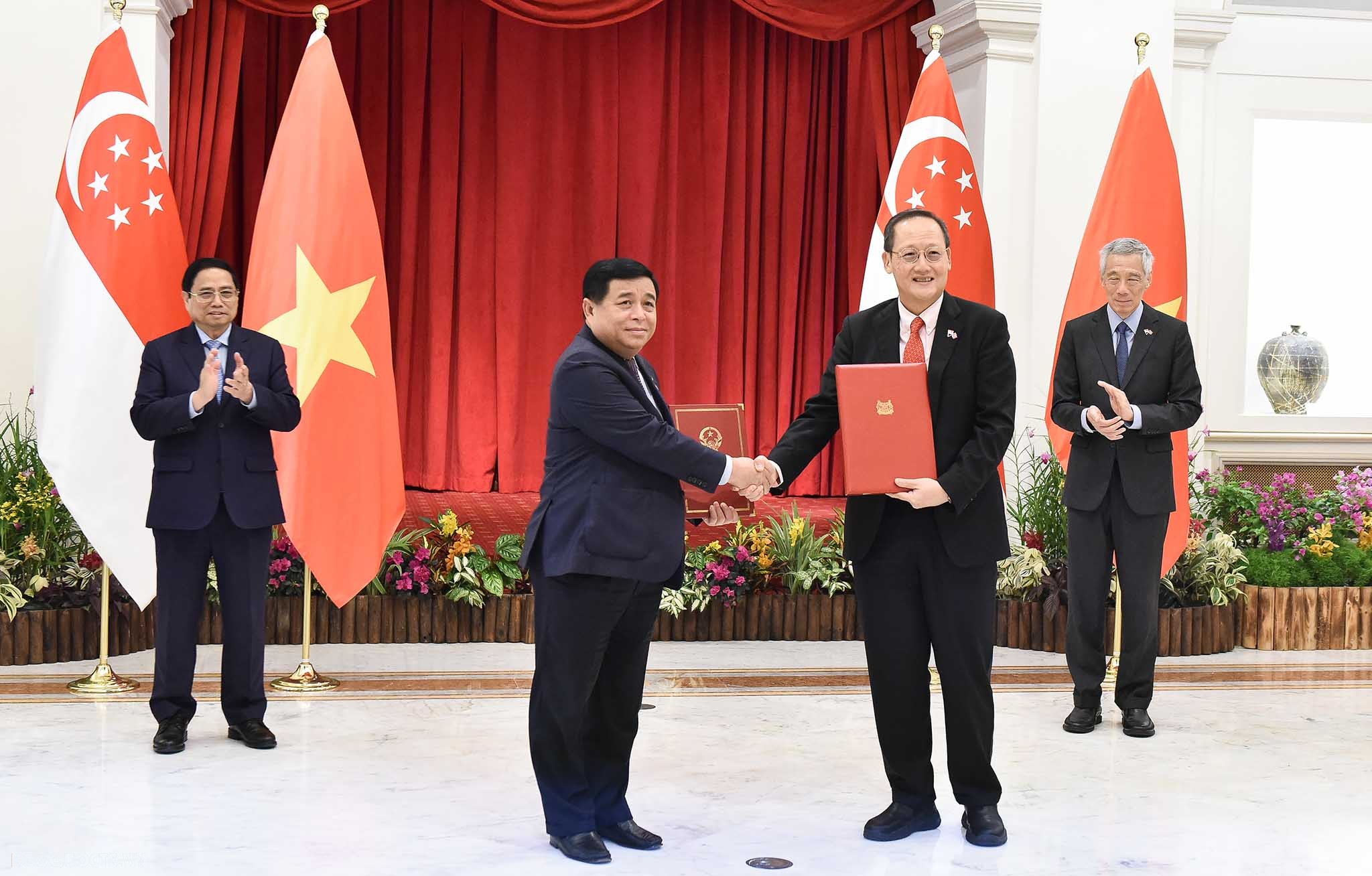 Official welcome ceremony held for Prime Minister Pham Minh Chinh in Singapore