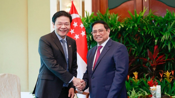 Prime Minister: Vietnam - Singapore to promote economic connectivity to new level